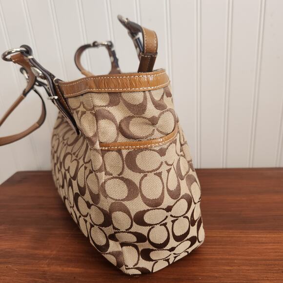 Coach F15146 Canvas/Leather‎ Caramel/Lavender Hand/Shoulder Bag Purse Pre-owned - Picture 12 of 12